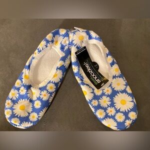 Slippers Skinnies By Snoozies Size Women 7-8